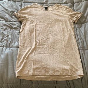 Mens cream short sleeved shirt.